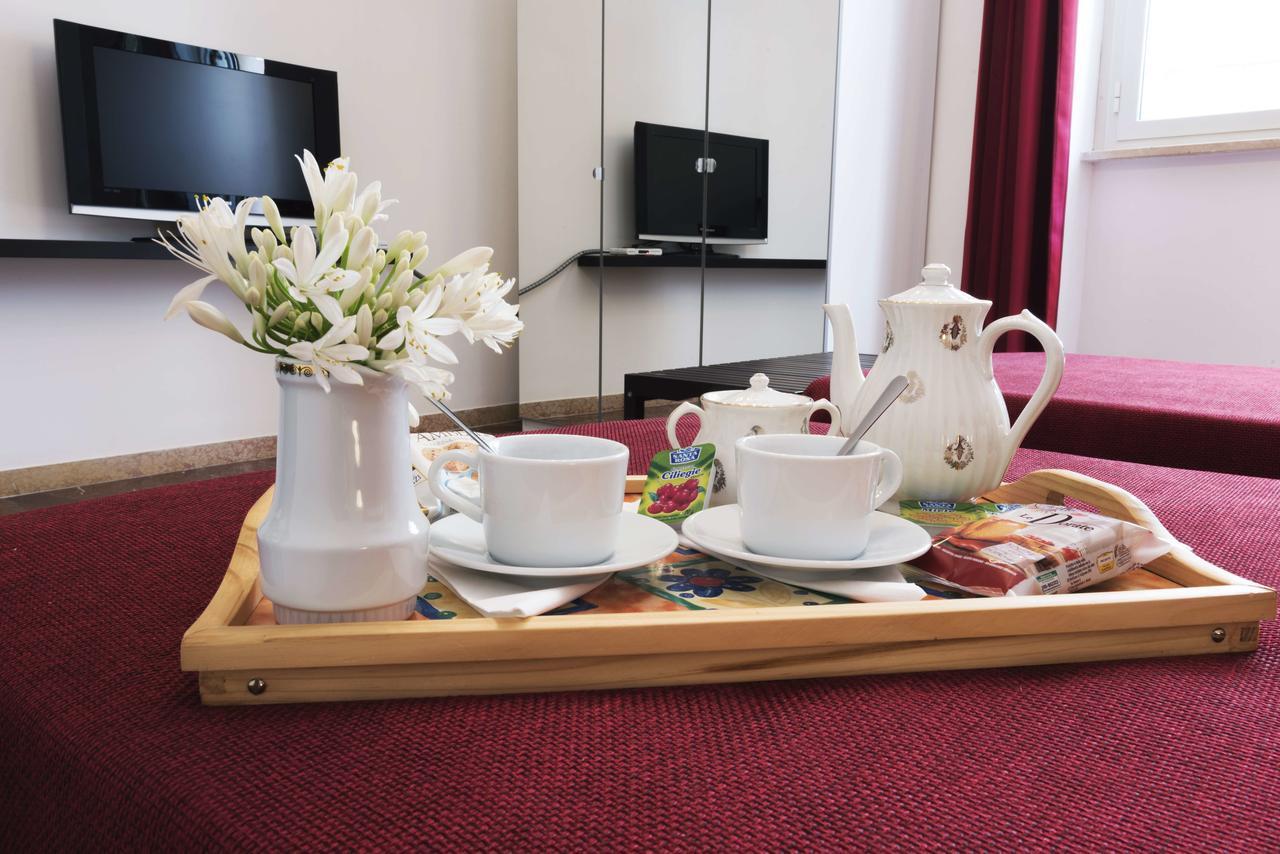 Michelangelo Apartment ชิวิตาเวกเกีย ภายนอก รูปภาพ