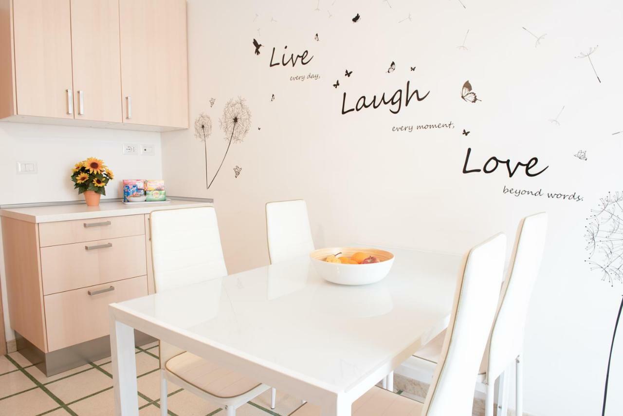 Michelangelo Apartment ชิวิตาเวกเกีย ภายนอก รูปภาพ