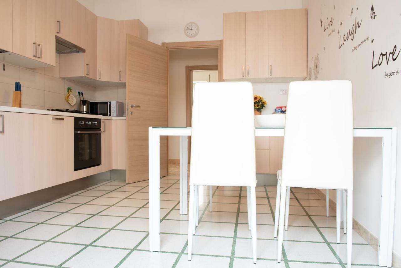 Michelangelo Apartment ชิวิตาเวกเกีย ภายนอก รูปภาพ