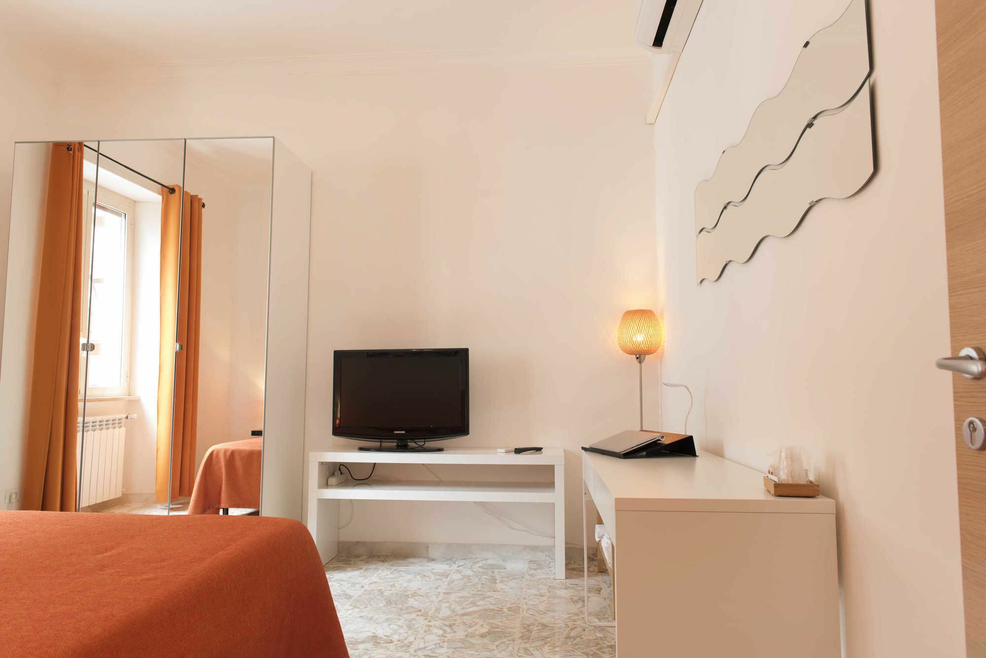 Michelangelo Apartment ชิวิตาเวกเกีย ภายนอก รูปภาพ